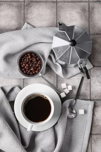 Koffiezetapparaat Beker Bonen Met Stof Tegelondergrond — Stockfoto