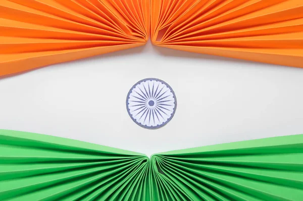 Beyaz Arka Planda Izole Edilmiş Renkli Hayranlardan Oluşan Hint Bayrağı — Stok fotoğraf