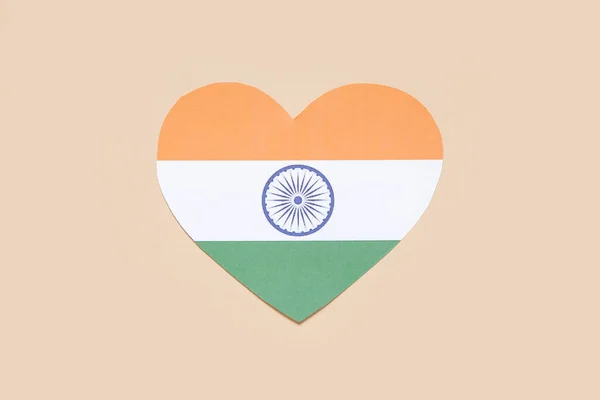 Bandera India Forma Corazón Sobre Fondo Beige — Foto de Stock