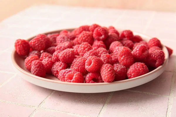 Plate Fresh Raspberries Pink Tile Background — Stock Photo, Image