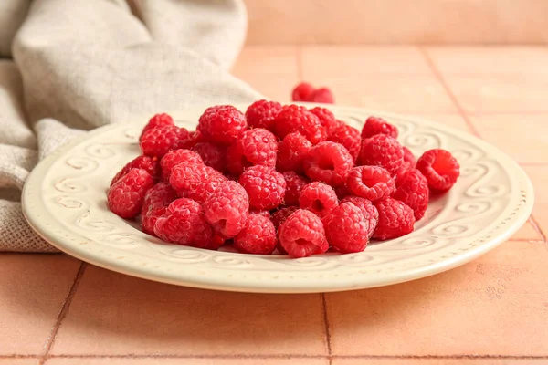 Plate Fresh Raspberries Pink Tile Background — Stock Photo, Image