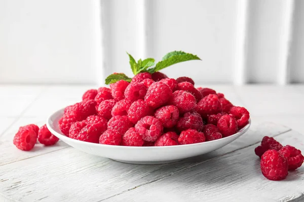Bowl Fresh Raspberries Mint Closeup — Stock Photo, Image