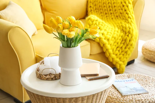 Vase Blooming Tulip Flowers Coffee Table Interior Living Room — Stock Photo, Image