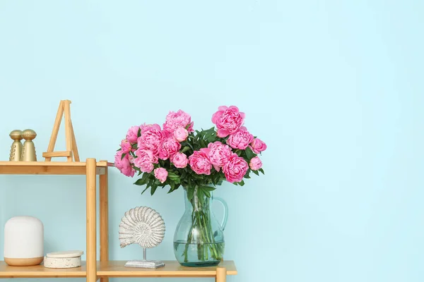 Vase Pink Peonies Shelving Unit Blue Wall — Stock Photo, Image