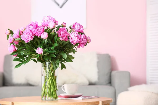 Vase Pink Peonies Coffee Table Couch Living Room — Stock Photo, Image
