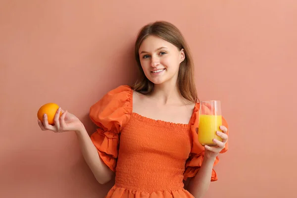 Teenage Girl Orange Glass Juice Pink Background — Stock Photo, Image
