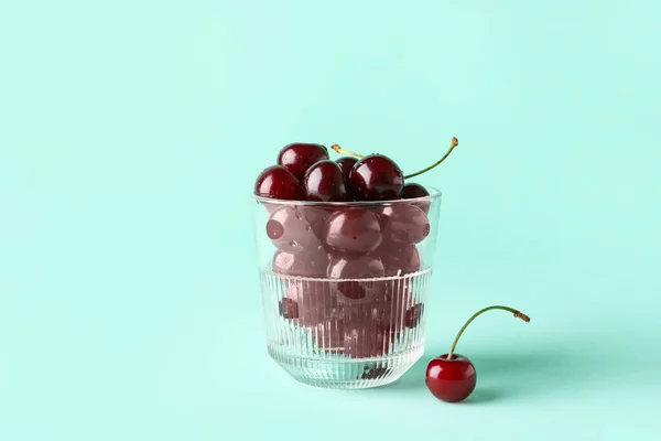 Glass Sweet Cherries Blue Background — Stock Photo, Image