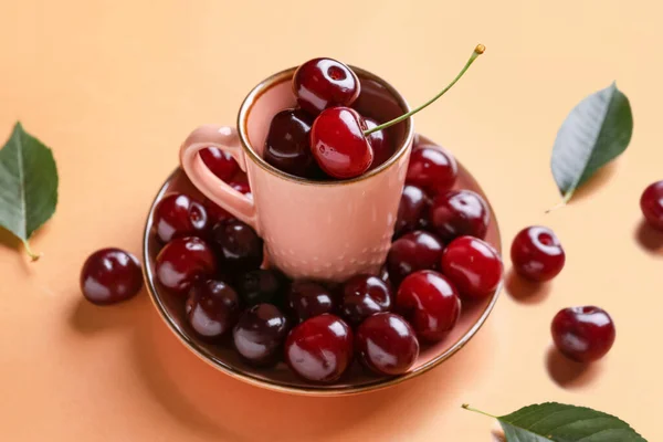 Cup Plate Sweet Cherries Orange Background — Stock Photo, Image
