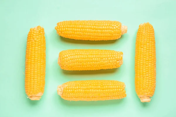 Свіжі Кукурудзяні Цицьки Бірюзовому Фоні — стокове фото