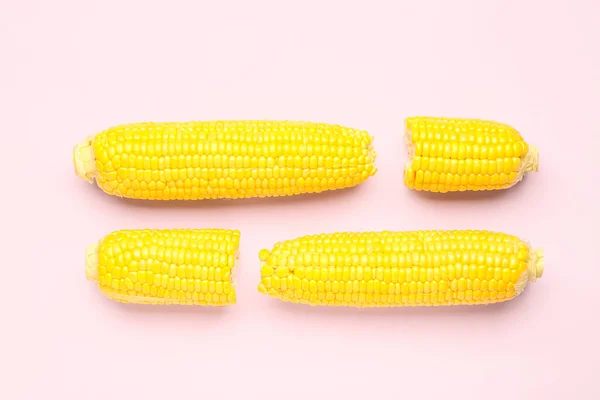 Свежая Кукуруза Розовом Фоне — стоковое фото
