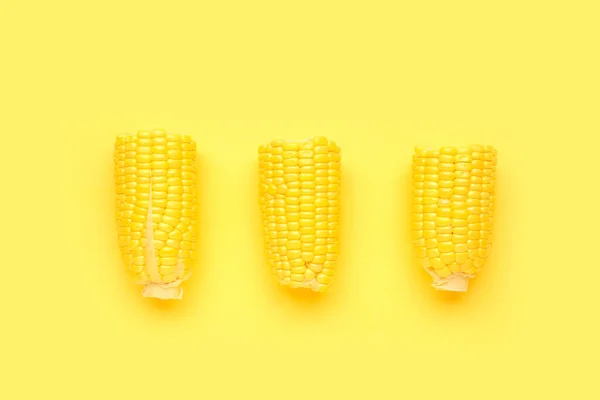 Cut Fresh Corn Cobs Yellow Background — Stock Photo, Image