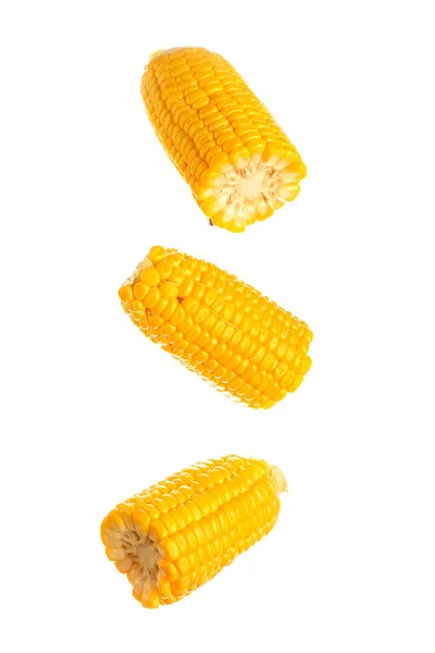 Schneiden Sie Frische Maiskolben Auf Weißem Hintergrund — Stockfoto