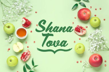 Elma, nar, bal ve çiçeklerle dolu Rosh Hasahanh (Yahudi Yeni Yılı) için tebrik kartı