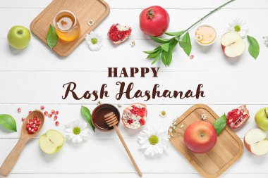 Elma, nar, bal ve çiçeklerle dolu Rosh Hasahanh (Yahudi Yeni Yılı) için tebrik kartı