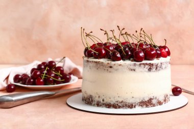 Lezzetli vişneli pasta.