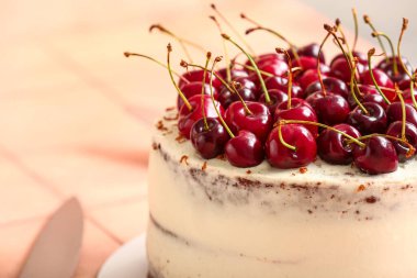 Lezzetli vişneli pasta.