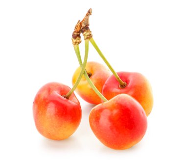 Beyaz arka planda tatlı sarı kirazlar