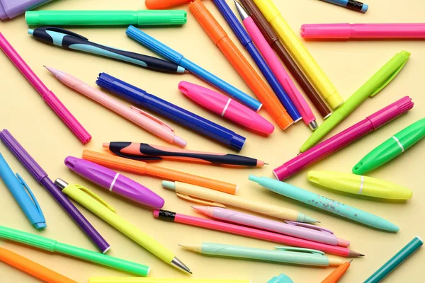 Composition Colorful Markers Yellow Background — Stock Photo, Image