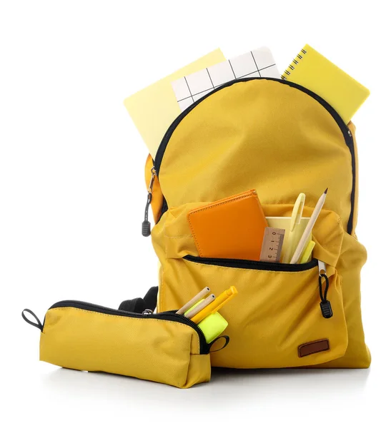 Mochila Escolar Amarilla Con Estuche Lápiz Cuadernos Papelería Sobre Fondo —  Fotos de Stock