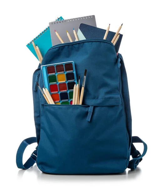 蓝色学校背包 配有笔记本 彩色铅笔和白色背景的水彩画 — 图库照片