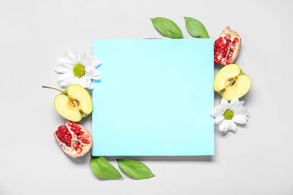 Composição Com Cartão Branco Frutas Maduras Flores Fundo Claro Rosh — Fotografia de Stock