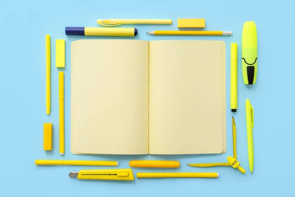 Caderno Branco Com Diferentes Artigos Papelaria Sobre Fundo Azul — Fotografia de Stock