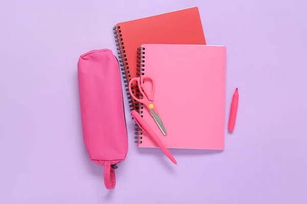 Caderno Com Estojo Lápis Diferentes Artigos Papelaria Sobre Fundo Lilás — Fotografia de Stock