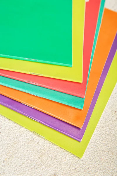Diferentes Cuadernos Colores Sobre Fondo Luz Grunge —  Fotos de Stock
