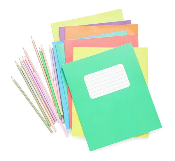 Diferentes Cadernos Coloridos Com Lápis Isolados Fundo Branco — Fotografia de Stock
