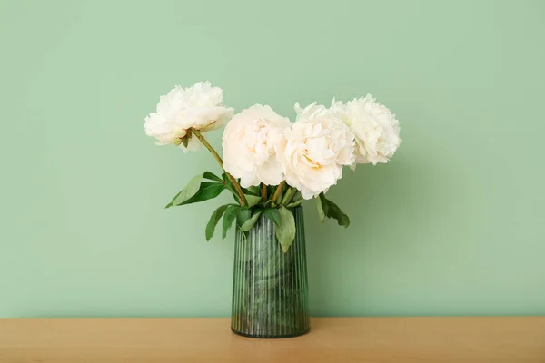 Vase White Peonies Dresser Green Wall — Stock Photo, Image