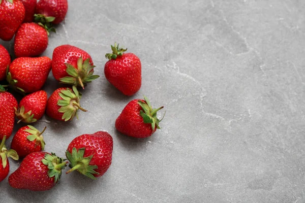 Fresh Strawberries Grey Background — Stock Photo, Image