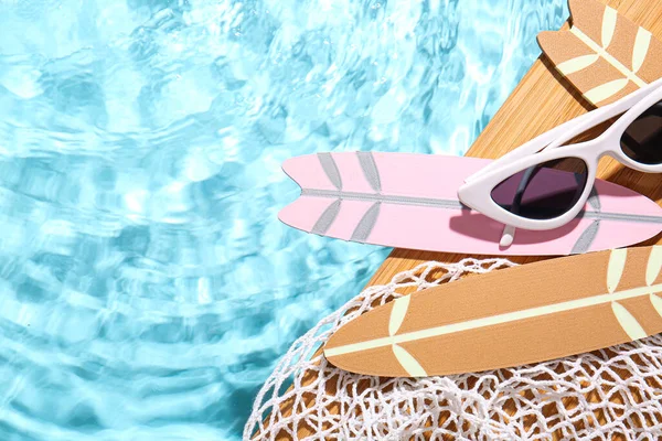 Composition Mini Surfboards Net Sunglasses Edge Swimming Pool — Stock Photo, Image