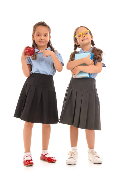 Kleine Schoolmeisjes Met Appel Boeken Witte Achtergrond — Stockfoto