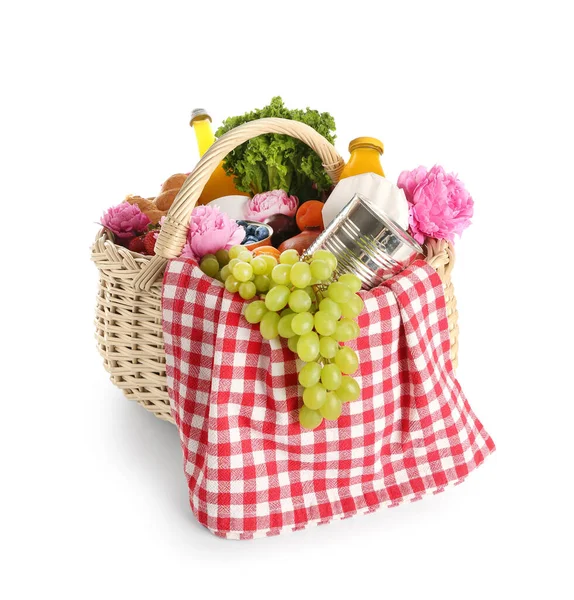Wiklinowy Kosz Smacznym Jedzeniem Piknik Sok Kwiaty Piwonii Białym Tle — Zdjęcie stockowe