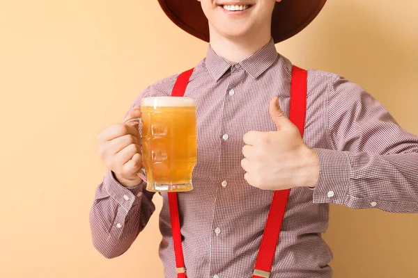 Young Man Traditional German Clothes Beer Showing Thumb Beige Background — Stock Photo, Image