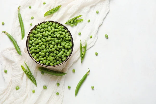 Bowl Fresh Green Peas White Background — Stock Photo, Image