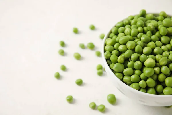 Bowl Fresh Green Peas White Background — Stock Photo, Image