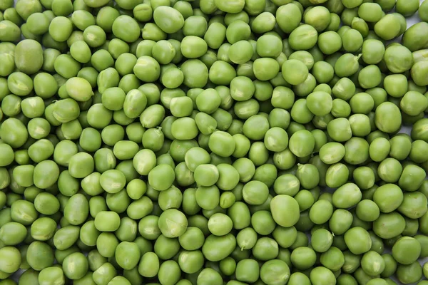 新鮮な緑のエンドウ豆の質感を背景に — ストック写真