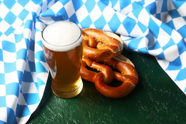 Прапор Баварії Кухоль Пивом Кренделі Зеленому Фоні — стокове фото