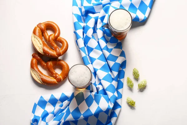 Прапор Баварії Чашки Пивом Кренделі Білому Тлі — стокове фото