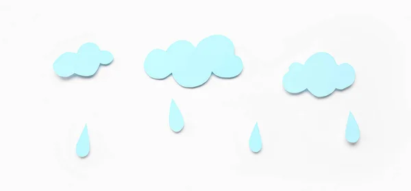 Nuvens Papel Com Gotas Chuva Sobre Fundo Branco Conceito Previsão — Fotografia de Stock