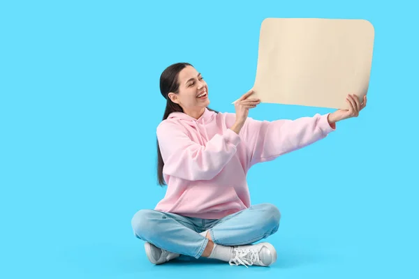 Young Woman Blank Speech Bubble Sitting Blue Background — Stock Photo, Image