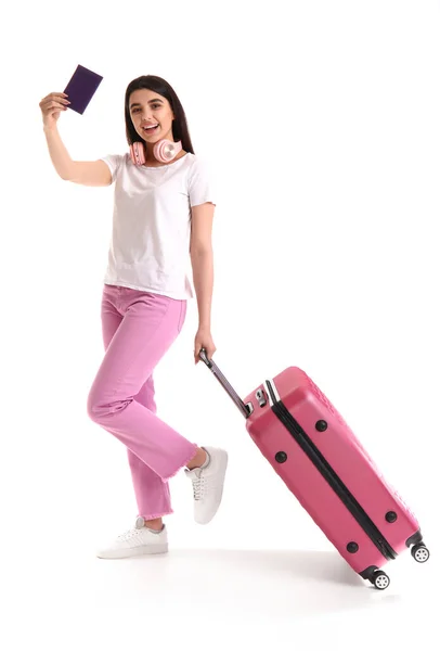 Junge Frau Mit Pass Und Rosa Koffer Auf Weißem Hintergrund — Stockfoto