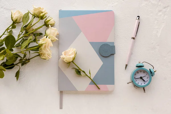 Composition Notebook Pen Alarm Clock Beautiful Rose Flowers Light Background — Stock Photo, Image