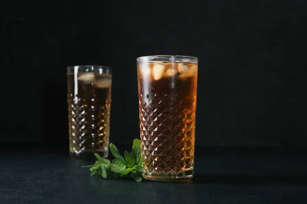 Glasses Ice Tea Mint Black Background — Stock Photo, Image