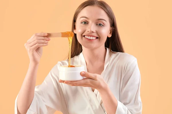 Pretty Young Woman Sugaring Paste Beige Background — Stock Photo, Image