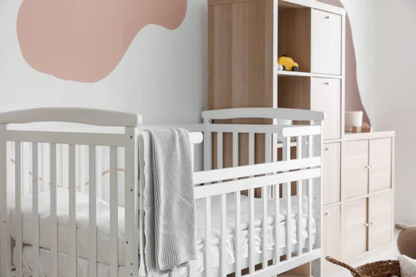 Interior Del Dormitorio Infantil Con Cama Estantería — Foto de Stock