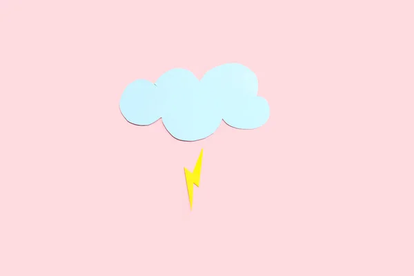Nuvem Papel Com Relâmpago Fundo Rosa Conceito Previsão Meteorológica — Fotografia de Stock