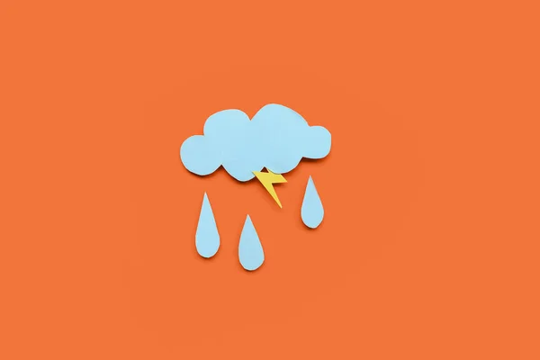 Papierwolke Mit Regentropfen Und Blitz Auf Rotem Hintergrund Wettervorhersagekonzept — Stockfoto