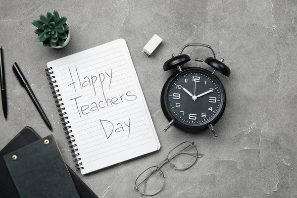 Cadernos Com Texto Happy Teachers Dia Óculos Despertador Fundo Cinza — Fotografia de Stock